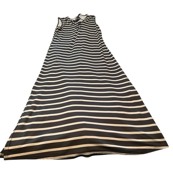 Beach by Exist sleeveless Maxi/ v-neck-lace-up detail at the front-Size Medium - Picture 4 of 8